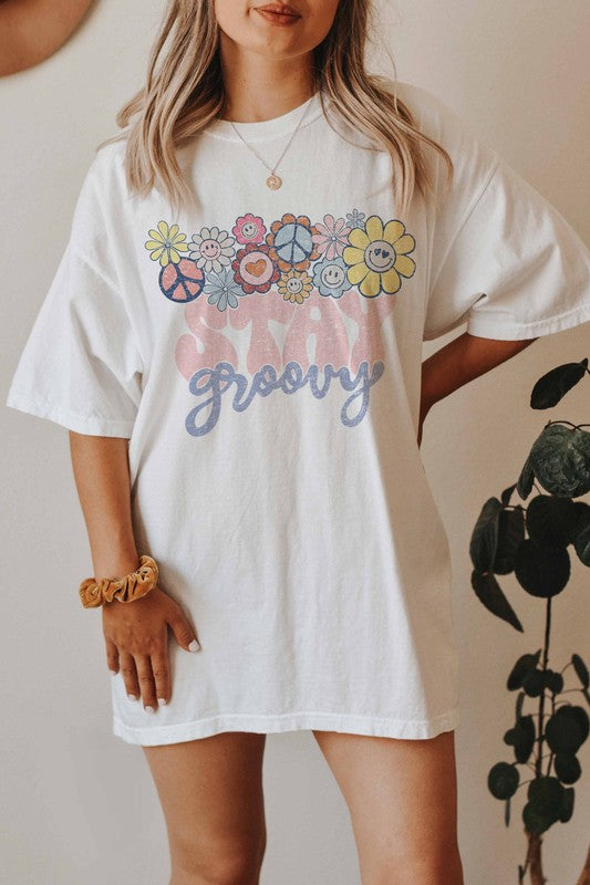 STAY GROOVY GRAPHIC TEE