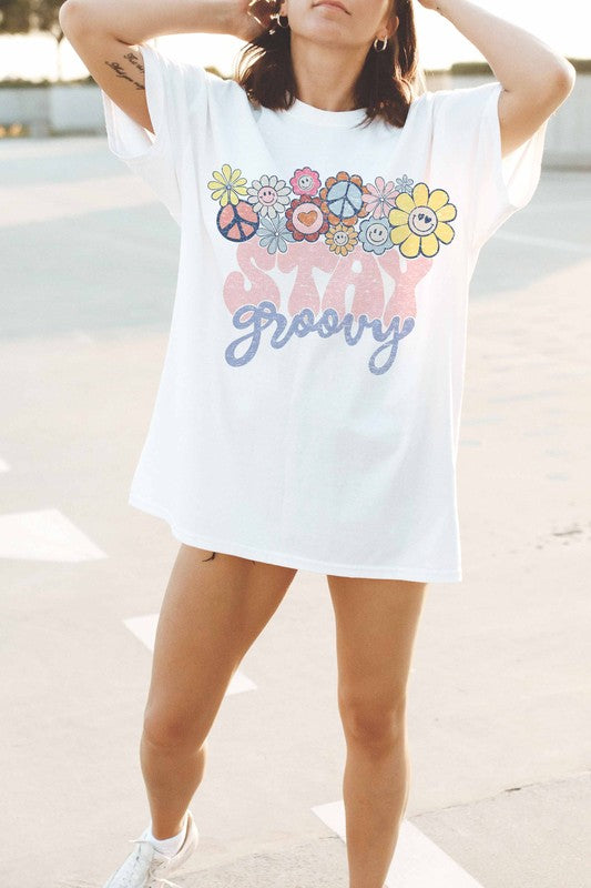STAY GROOVY GRAPHIC TEE